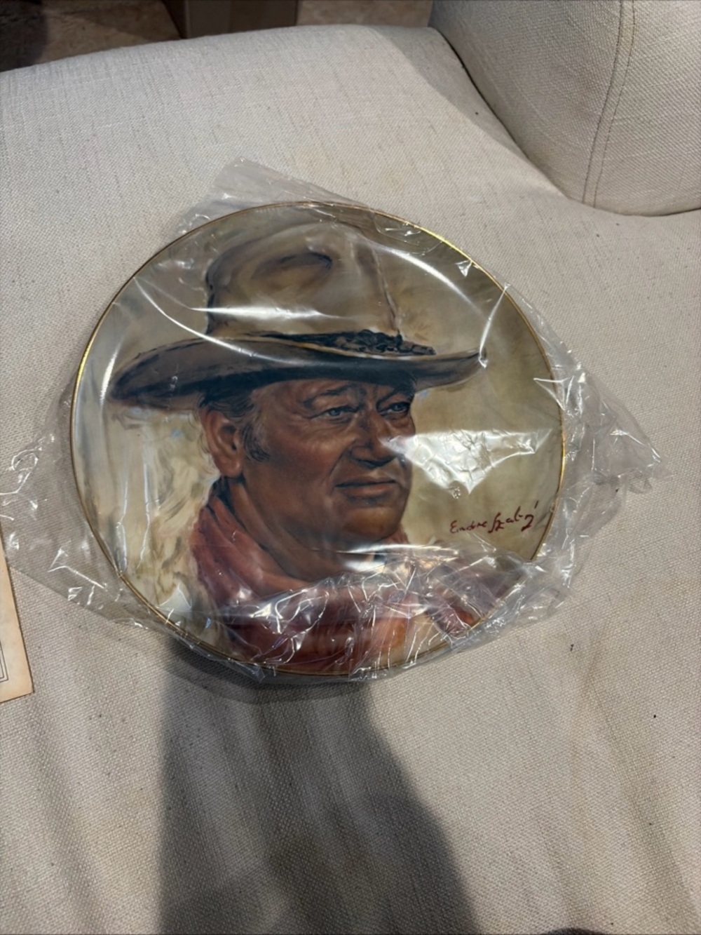 John Wayne commerative plate by endre szabo new